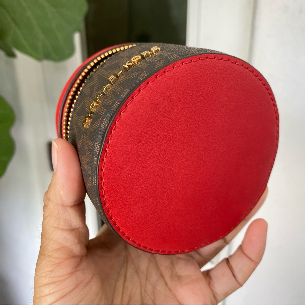 Limited‼️ Michael Kors jewelry box in red - Picture 3 of 10